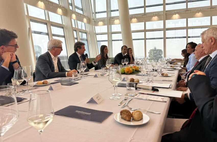  Intesa Sanpaolo al centro dell’eastwest Lunch: sicurezza europea, situazione globale e diplomazia economica dal punto di vista delle imprese