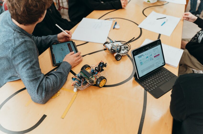  INTELLIGENZA ARTIFICIALE IN CLASSE, AL VIA IL LICEO DEL FUTURO