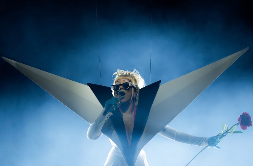  La vincitrice di un GRAMMY Award Doja Cat e Ray-Ban Meta portano AI Glasses Custom sul palco del Tour Ma Vie World Tour