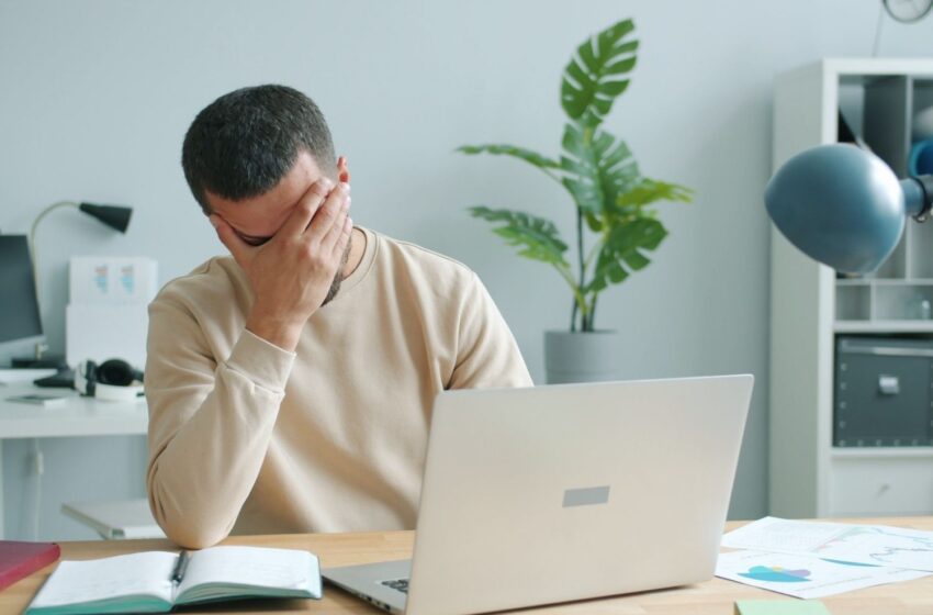  Più aumentano gli strumenti AI che usiamo, più cresce il sovraccarico mentale nei team: 7 passi per non farsi travolgere al rientro in azienda